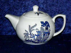 Blue Willow pattern 2 cup or 6 cup porcelain teapot