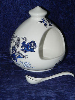 Blue willow pattern salt pig. Large porcelain pig with ceramic spoon