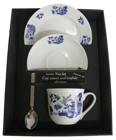 Blue willow pattern trio set. cup & saucer with teaspoon and matching tea plate gift boxed