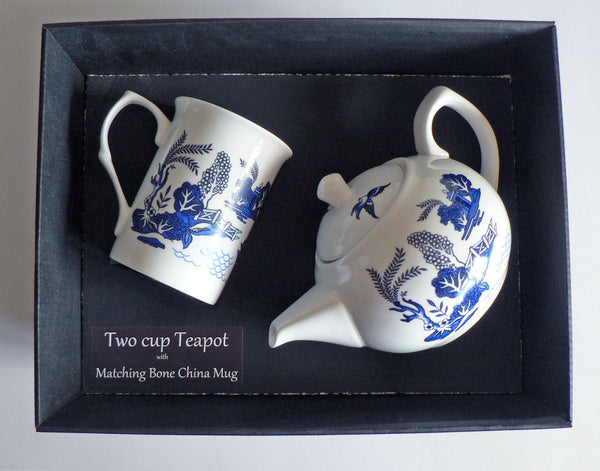 Blue willow pattern 2 cup teapot,with matching bone china mug - gift boxed.